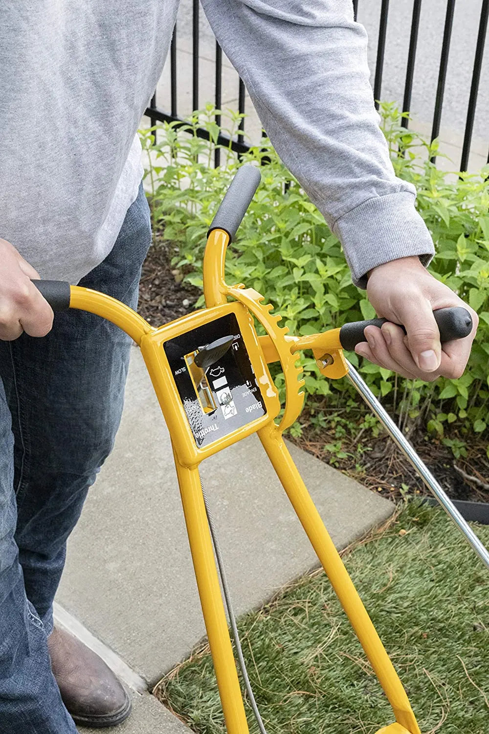 101-5.5GT-7Gas Powered Lawn Edger, 5.50 Gross Torque/3.5 HP B&S Engine 7 测 Wheels